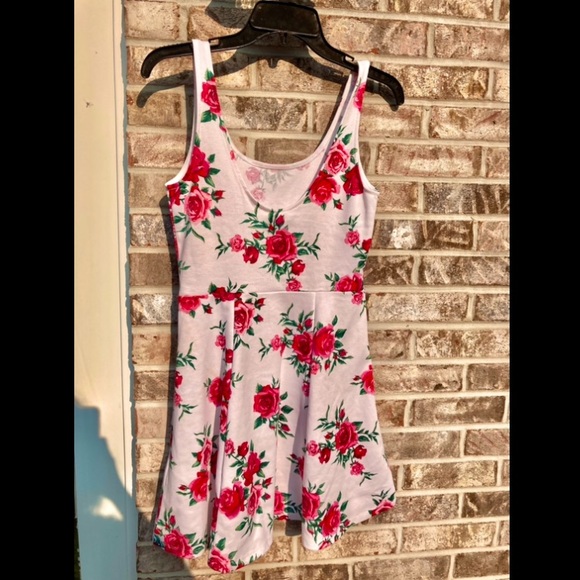 H&M Divided Rose Skater Dress - Picture 6 of 7